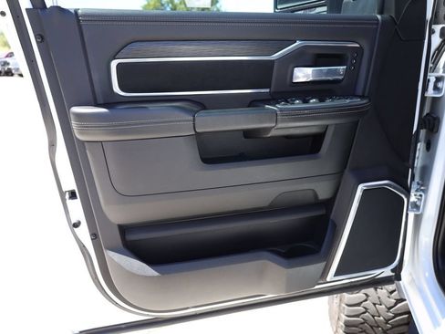 Used 2023 RAM 3500 Laramie AWD/4WD image 10