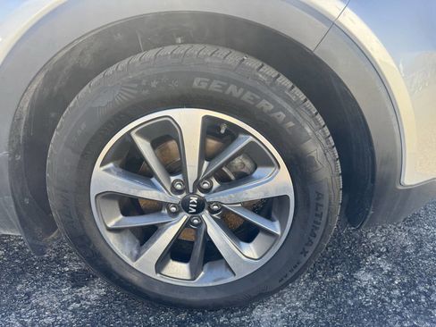 Used 2019 Kia Sorento EX image 14