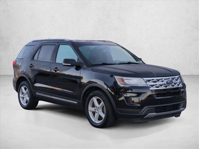 Used 2018 Ford Explorer XLT w/ Equipment Group 202A FWD image 3