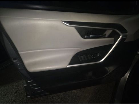 Used 2023 Toyota RAV4 XLE Premium image 27