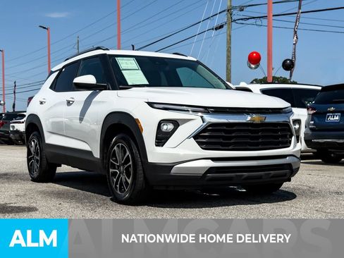 Used 2025 Chevrolet TrailBlazer LT FWD image 4