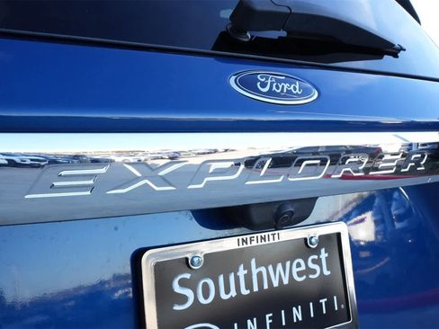 Used 2022 Ford Explorer XLT image 19