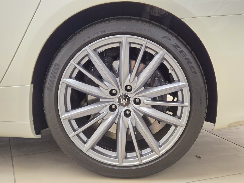 Used 2023 Maserati Quattroporte GT RWD image 14