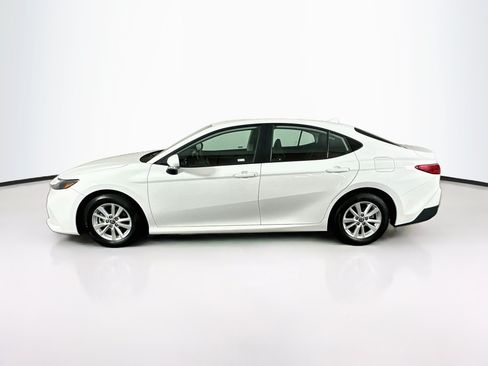 Used 2025 Toyota Camry LE FWD image 4