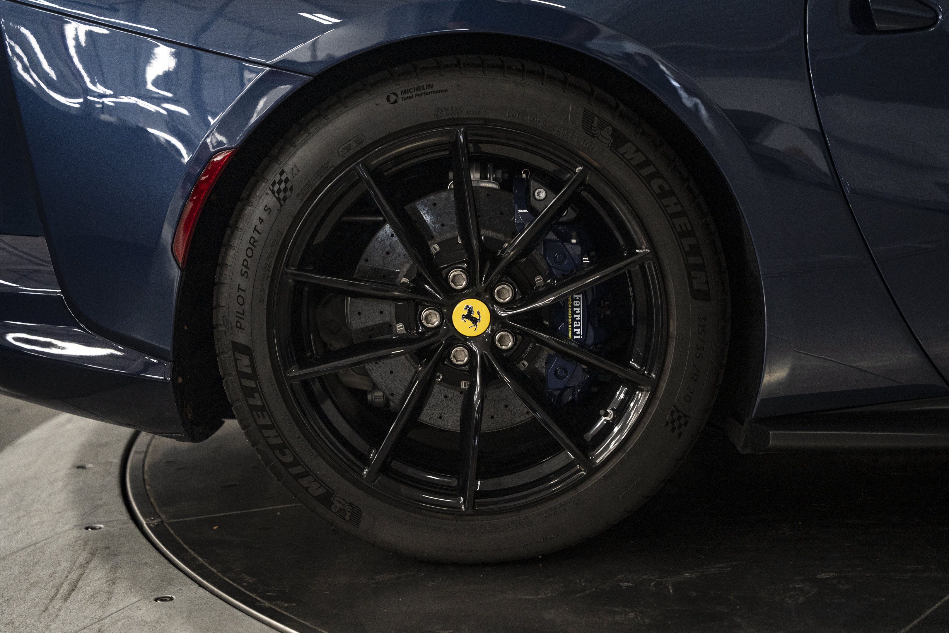 Used 2021 Ferrari 812 GTS RWD image 20