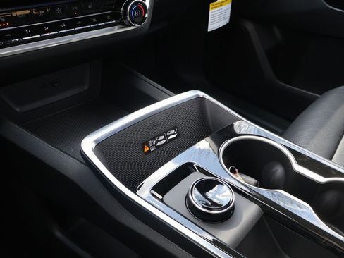 New 2026 Chevrolet Equinox LT w/ Convenience Package II FWD image 35