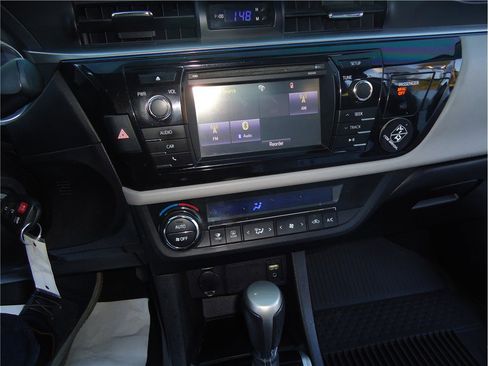 Used 2015 Toyota Corolla LE FWD image 19