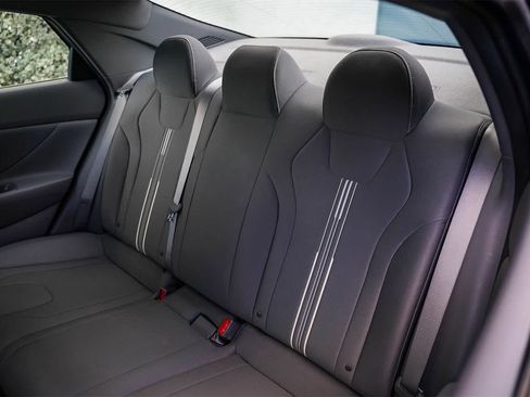 Certified 2023 Hyundai Elantra SEL image 18