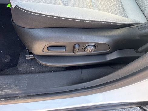 Used 2023 GMC Terrain SLE w/ Driver Convenience Package image 10