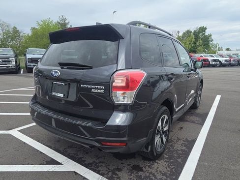 Used 2017 Subaru Forester 2.5i Premium w/ All-Weather Package AWD/4WD image 8