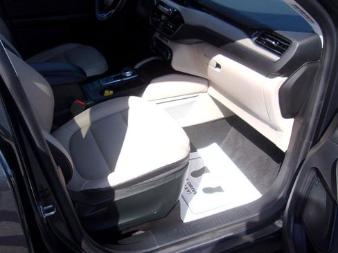 Used 2022 Ford Escape SEL w/ Technology Package image 2