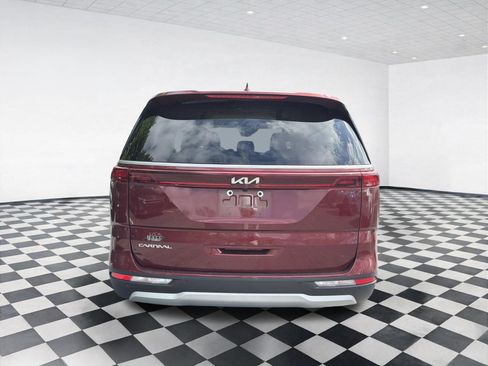 Used 2024 Kia Carnival LX FWD image 5