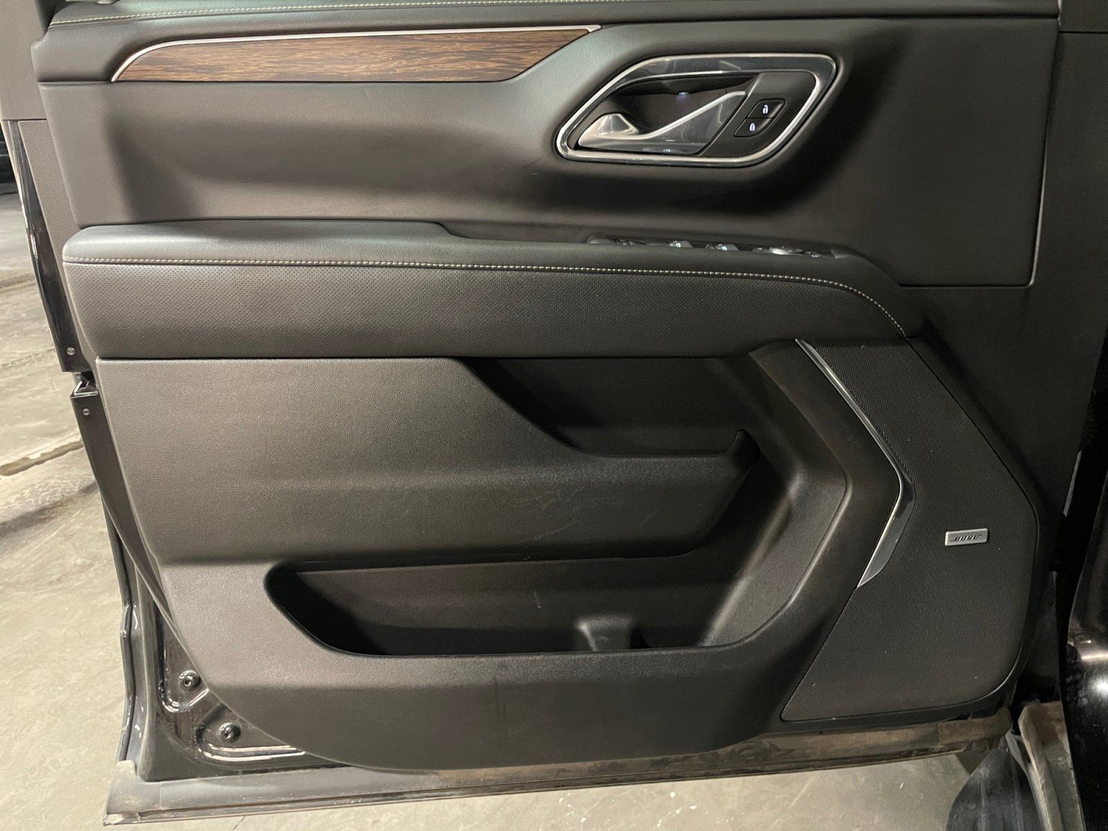 Used 2023 Chevrolet Suburban Premier AWD/4WD image 19