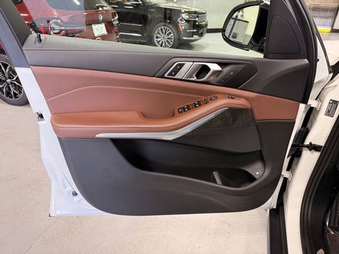Used 2022 BMW X5 xDrive45e w/ Climate Comfort Package AWD/4WD image 10
