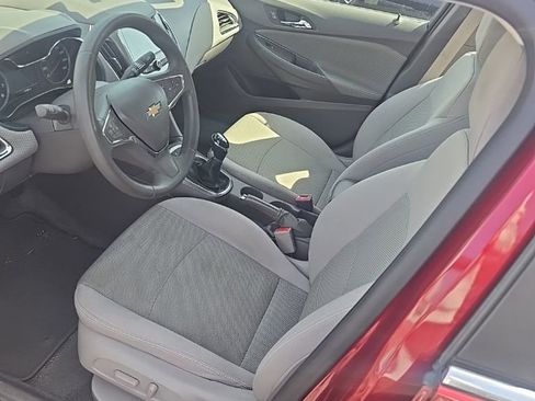 Used 2017 Chevrolet Cruze LT w/ Convenience Package image 5