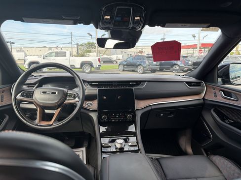 Used 2022 Jeep Grand Cherokee Summit w/ Luxury Tech Group V image 28