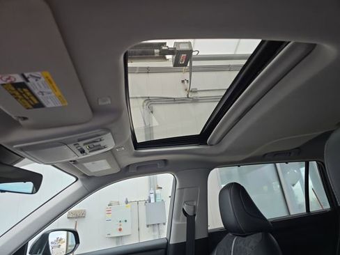 Used 2024 Toyota Highlander XLE image 20