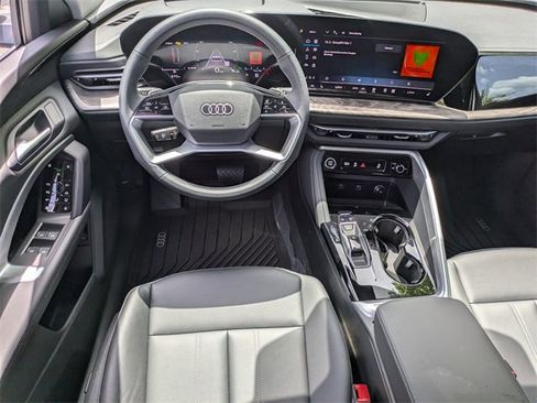 Used 2025 Audi Q5 Premium image 19