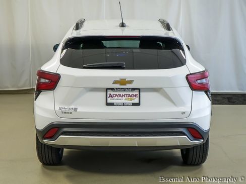 Used 2025 Chevrolet Trax LT w/ LT Convenience Package FWD image 6