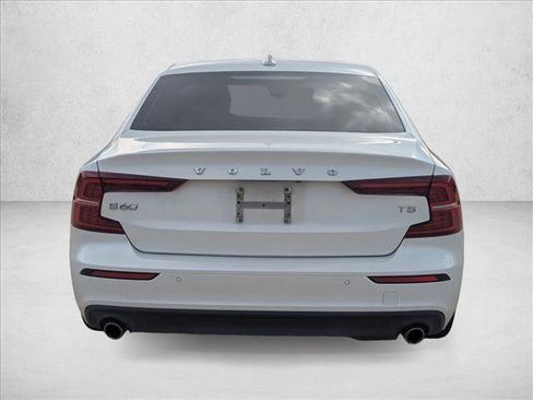 Used 2020 Volvo S60 T5 Momentum w/ Premium Package image 6