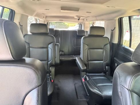 Used 2019 Chevrolet Suburban Premier RWD image 23