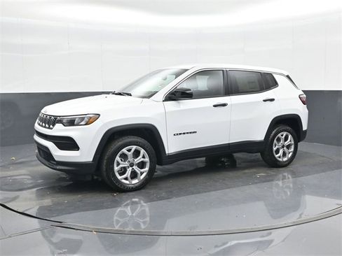 Used 2025 Jeep Compass Sport image 9