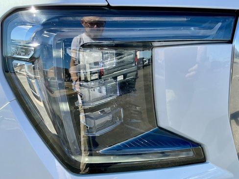 Used 2022 GMC Yukon Denali w/ Denali Ultimate Package image 8