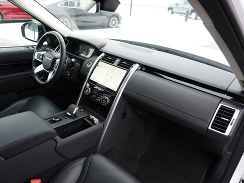 Used 2024 Land Rover Discovery S image 30