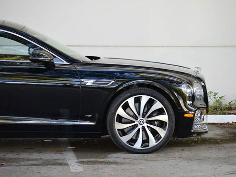 Used 2022 Bentley Flying Spur V8 image 18