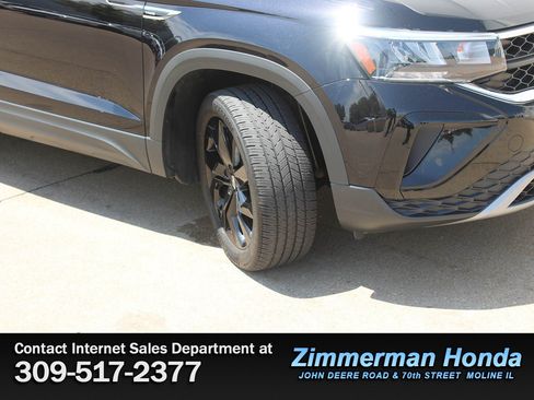 Used 2023 Volkswagen Taos SE w/ Panoramic Sunroof Package AWD/4WD image 21