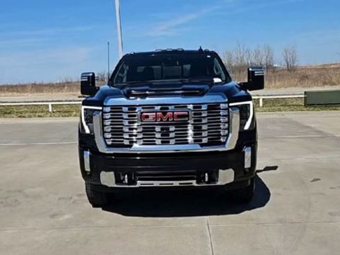 Used 2024 GMC Sierra 2500 Denali AWD/4WD image 3