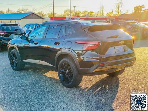 Used 2025 Chevrolet Trax ACTIV w/ Sunroof Package image 6