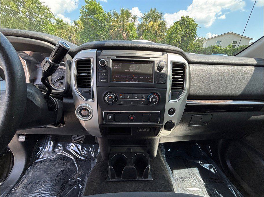 Used 2019 Nissan Titan SV RWD image 11