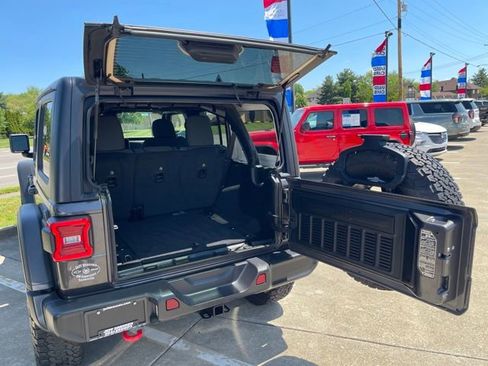 Used 2025 Jeep Wrangler Unlimited Rubicon AWD/4WD image 8