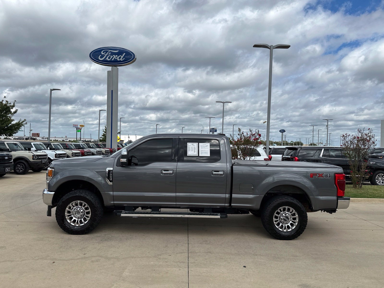 Used 2022 Ford F250 XLT w/ XLT Premium Package AWD/4WD image 2