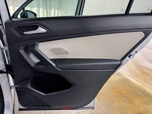 Used 2019 Volkswagen Tiguan SEL R-Line AWD/4WD image 17