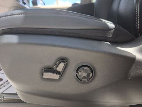 Used 2024 Chrysler Pacifica Touring-L FWD image 14