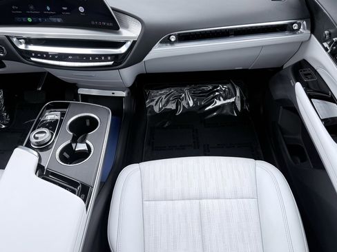 Used 2024 Cadillac Lyriq Luxury image 49