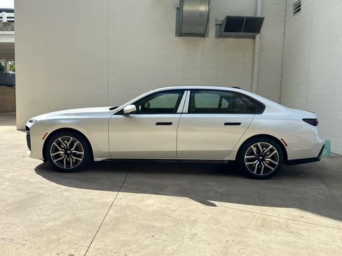 Used 2026 BMW 740i xDrive w/ Premium Package image 5