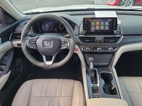 Used 2018 Honda Accord EX image 17