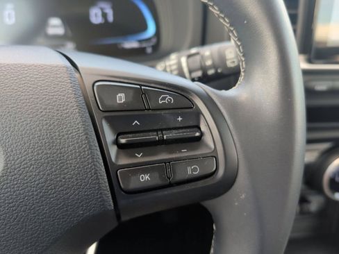 Used 2024 Hyundai Venue SEL FWD image 19