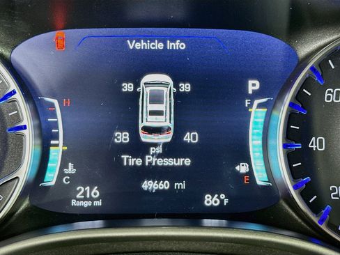 Used 2024 Chrysler Pacifica Touring-L FWD image 19
