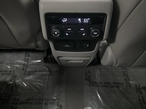 Used 2018 GMC Acadia SLT AWD/4WD image 25