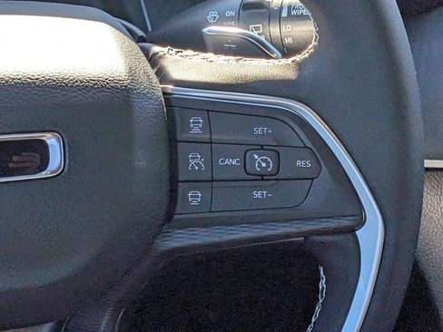 New 2025 Jeep Grand Cherokee Altitude image 12