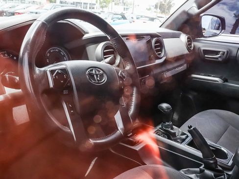 Used 2018 Toyota Tacoma TRD Sport AWD/4WD image 24