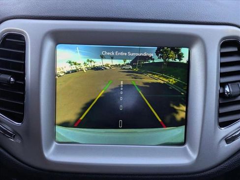 Used 2021 Jeep Compass Latitude image 14