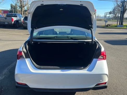 Used 2020 Toyota Avalon Limited image 7