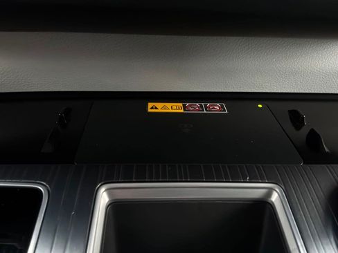 Used 2025 Toyota Sienna XLE FWD image 27