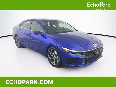 Used 2025 Hyundai Elantra SEL FWD image 1