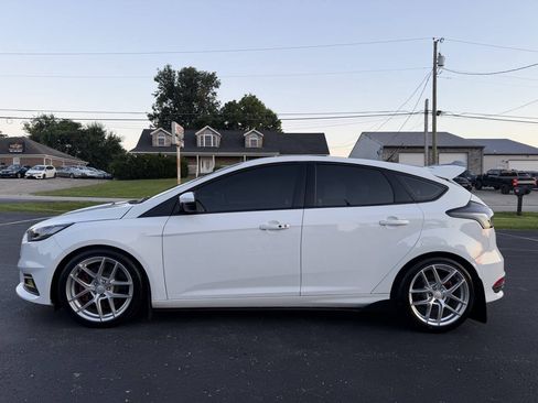 Used 2018 Ford Focus ST FWD image 3